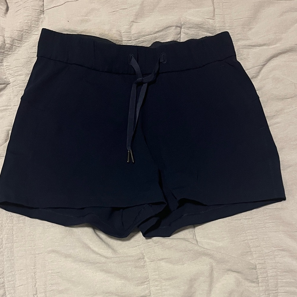 Lululemon on the fly shorts navy size 4